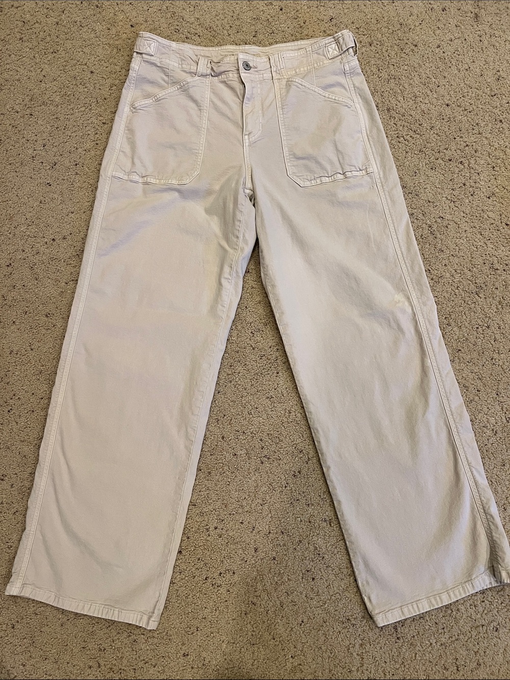 American Eagle Outfitters Women’s Wide Straight Chinos in Off-White/Light Tan